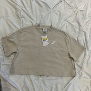 BNWT Nike Beige Cropped T-Shirt